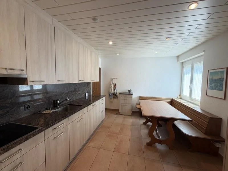 Einfamilienhaus mit 6.5 Zimmern und panoramischem Seeblick
