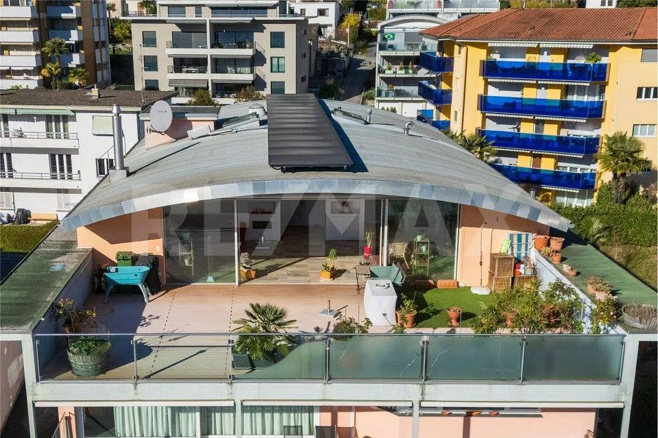 Appartamento attico con bella vista lago
