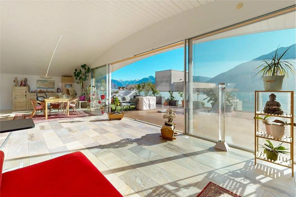 Appartamento attico con bella vista lago