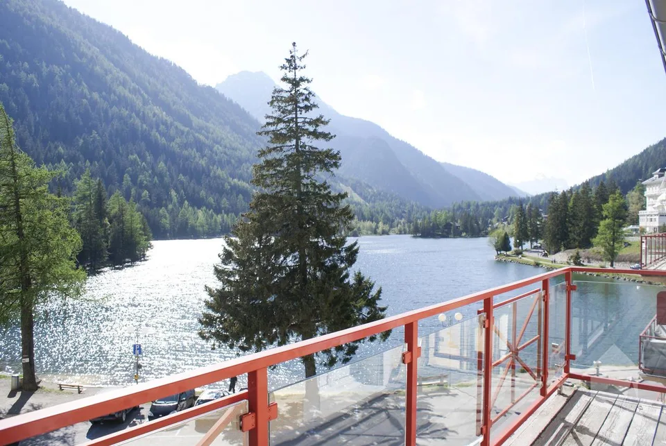 Meraviglioso appartamento in attico con vista impareggiabile sul lago!