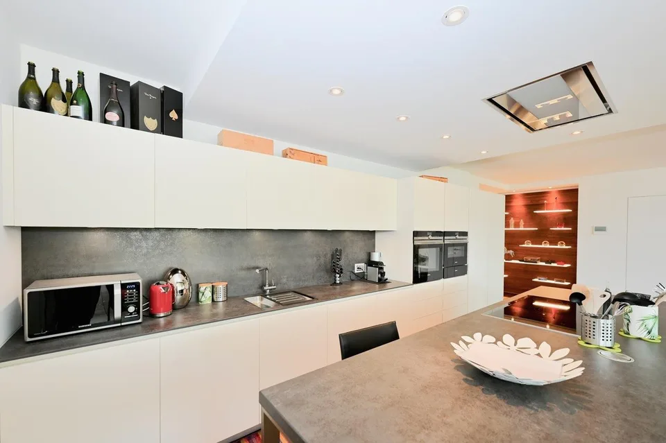 Lusso, Comfort e Vista Lago: Raffinato 4.5 Locali a Paradiso – photo 13 sur 21