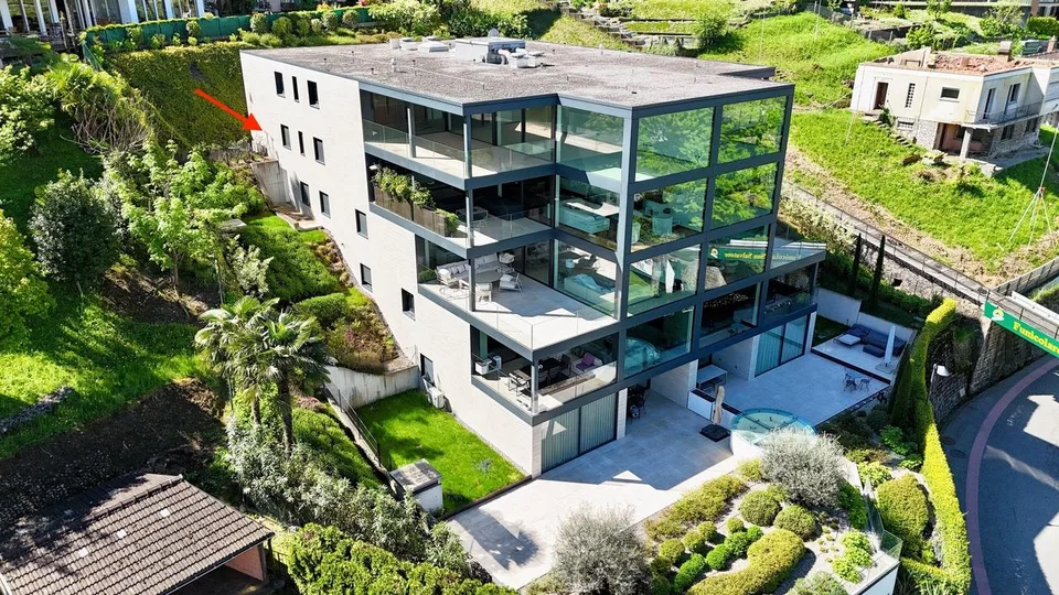 Lusso, Comfort e Vista Lago: Raffinato 4.5 Locali a Paradiso