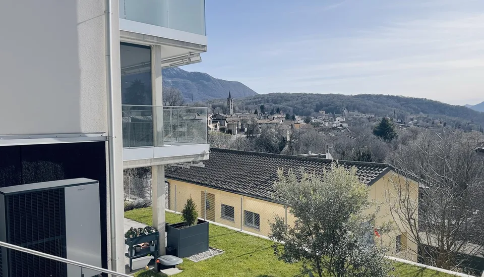 ESCLUSIVO E SPAZIOSO 4.5 LOCALI CON GIARDINO IN CAPRIASCA
