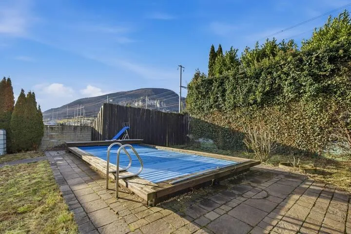 BUNGALOW-ÄHNLICHES WOHNHAUS MIT SEPARATEM GEWERBEBEREICH – Foto 7 von 9