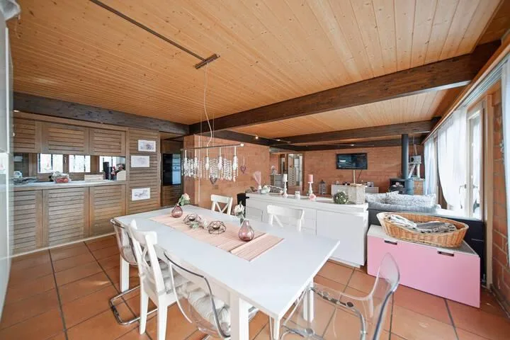POSIZIONE STRATEGICA E PRIVILEGIATA - CASA TIPO BUNGALOW CON UNA SUPERFICIE TOTALE DI 412 M²