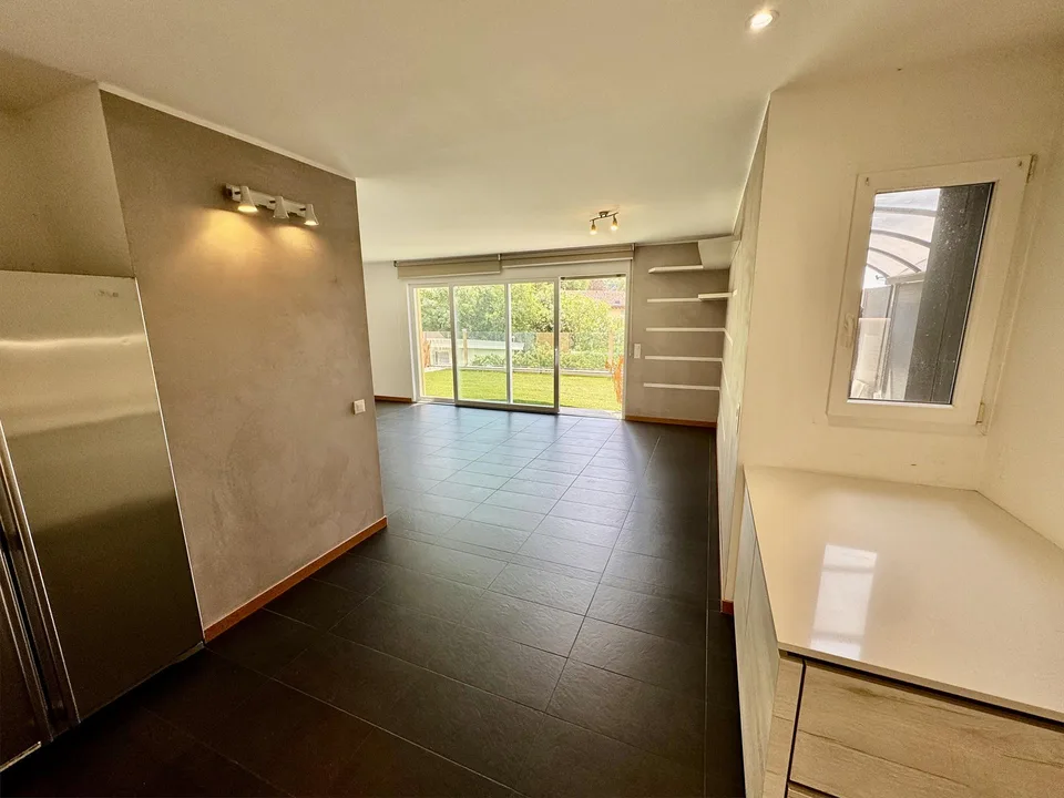 CADRO – ELEGANTES WOHNHAUS MIT PRIVATGARTEN, DOPPELGARAGE UND PANORAMABLIK