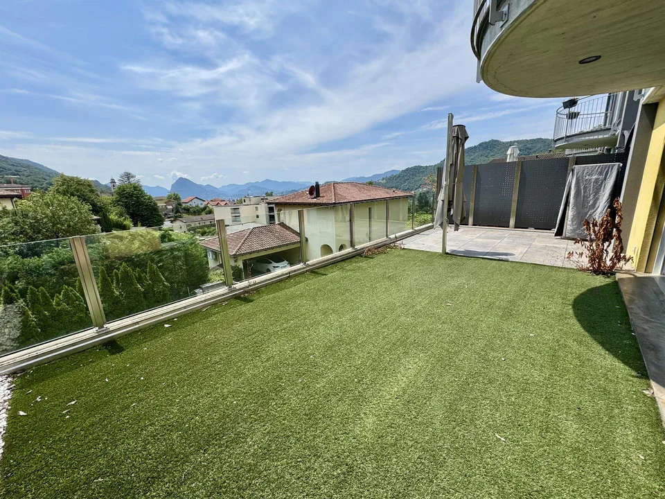CADRO – ELEGANTE RESIDENZA CON GIARDINO PRIVATO, GARAGE DOPPIO E VISTA