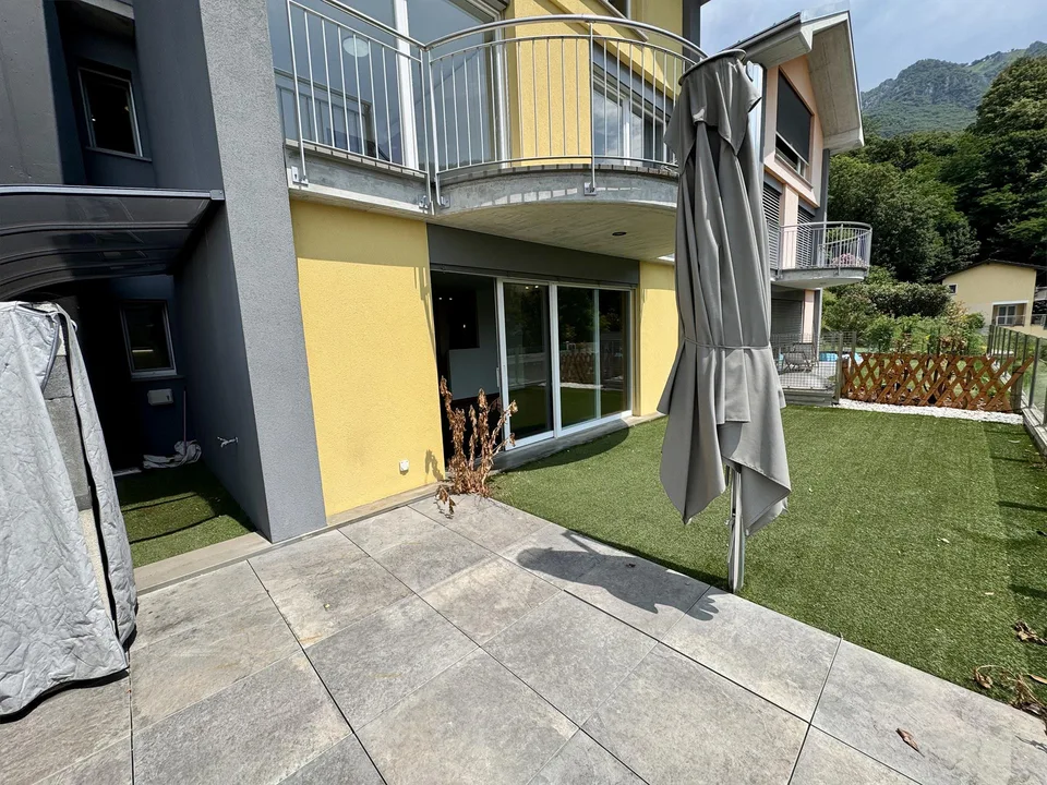 CADRO – ELEGANTES WOHNHAUS MIT PRIVATGARTEN, DOPPELGARAGE UND PANORAMABLIK