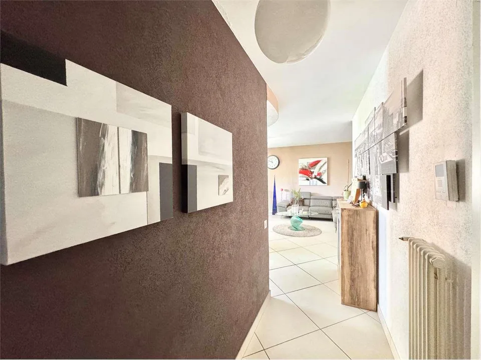 Helles 3.5-Zimmer-Apartment in Paradiso in Wohngegend