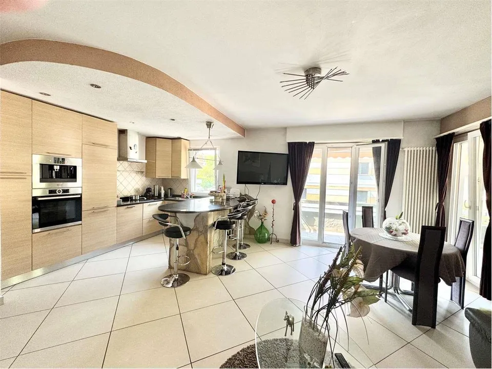 Helles 3.5-Zimmer-Apartment in Paradiso in Wohngegend