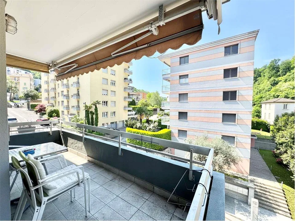 Helles 3.5-Zimmer-Apartment in Paradiso in Wohngegend