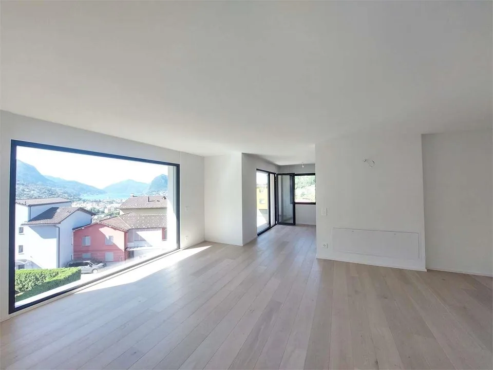 2693_Canobbio, Appartement au dernier étage. 4.5 pièces rénové avec vue sur le lac