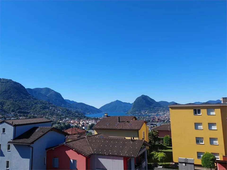 2693_Canobbio, Appartement au dernier étage. 4.5 pièces rénové avec vue sur le lac