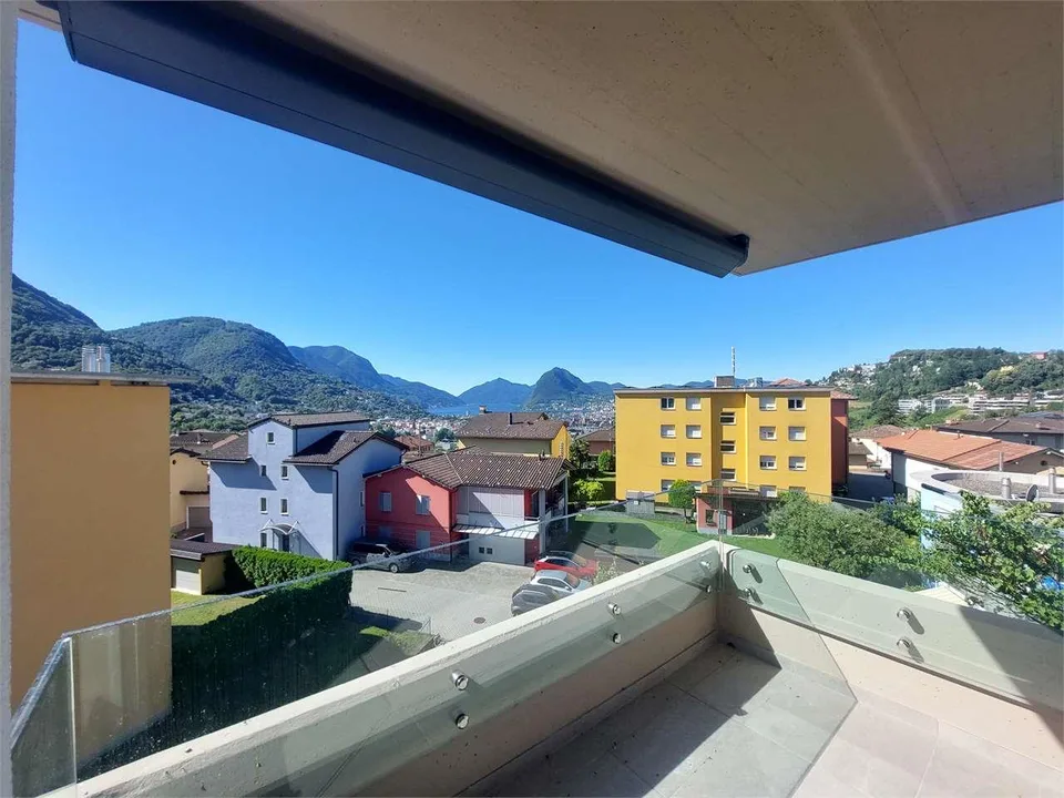 2693_Canobbio, Appartement au dernier étage. 4.5 pièces rénové avec vue sur le lac