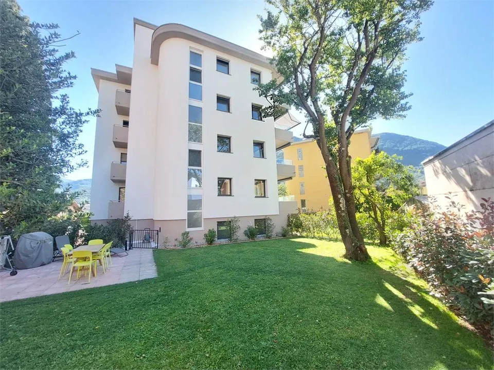 2693_Canobbio, Attico. 4.5 locali ristrutturato con vista lago