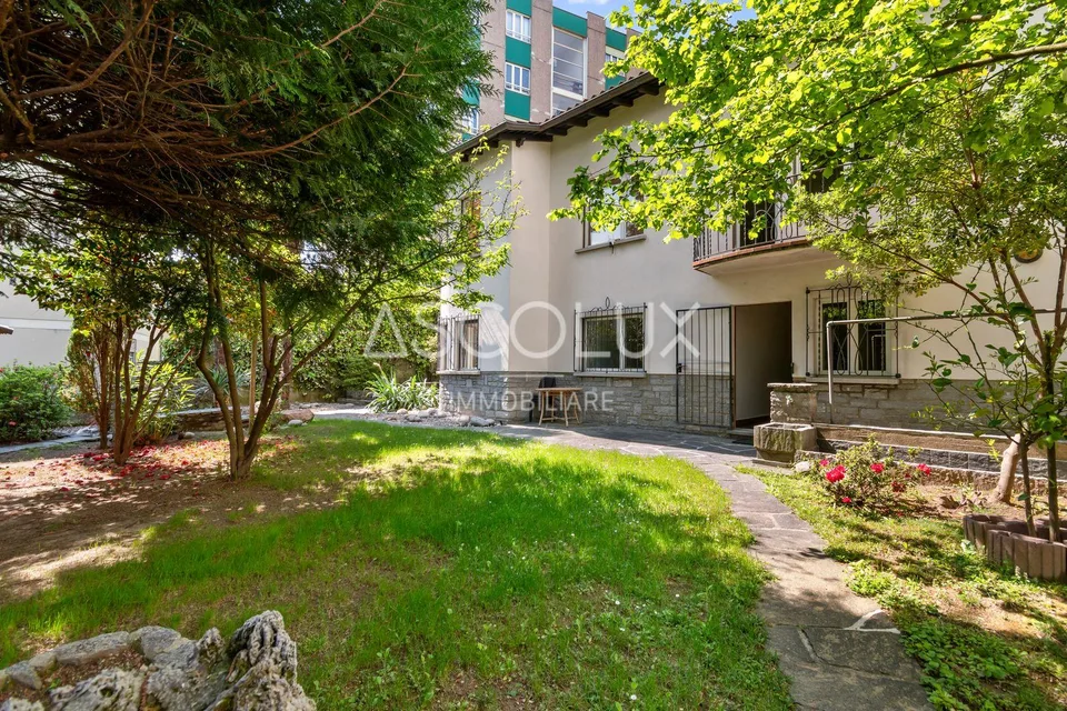 Villa indipendente di 6 locali con giardino e spazi esterni | Freis...