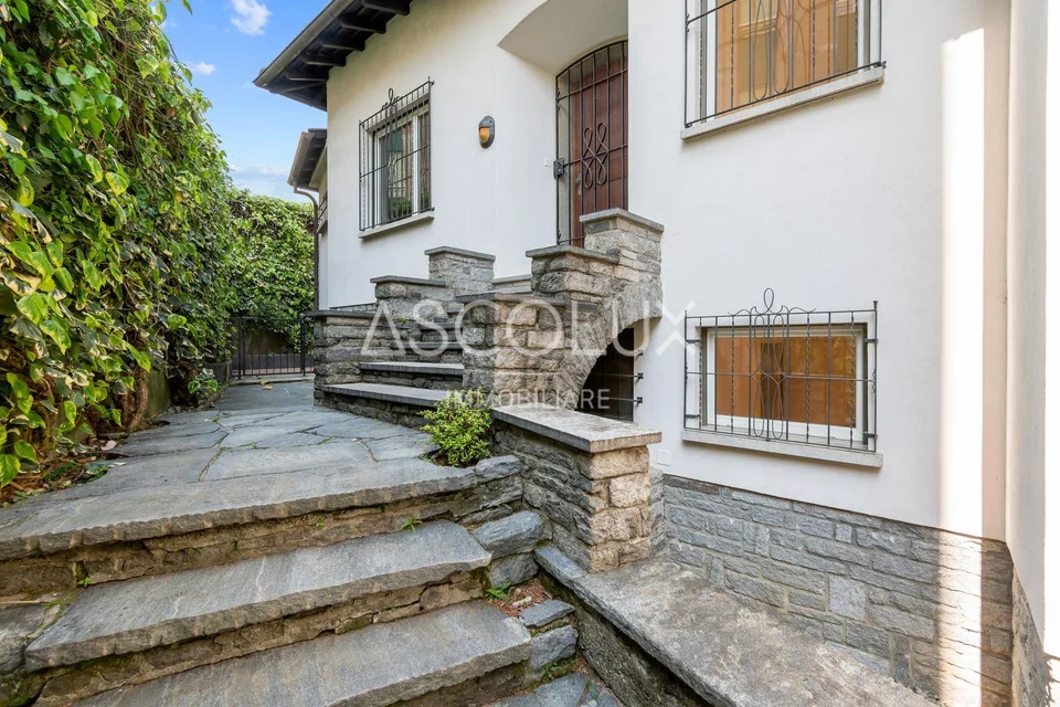 Villa indipendente di 6 locali con giardino e spazi esterni | Freis...