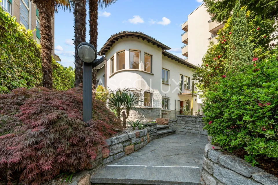 Villa indipendente di 6 locali con giardino e spazi esterni | Freis...