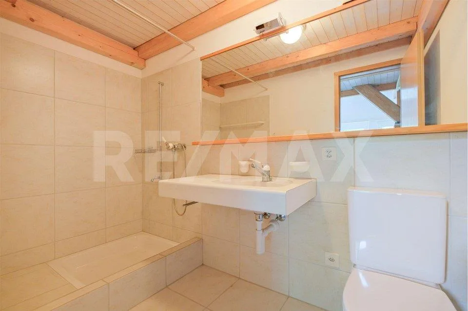 5.5 Zimmer-Einfamilienhaus an idyllischer Lage mit Raum für eigene ... – photo 7 of 13