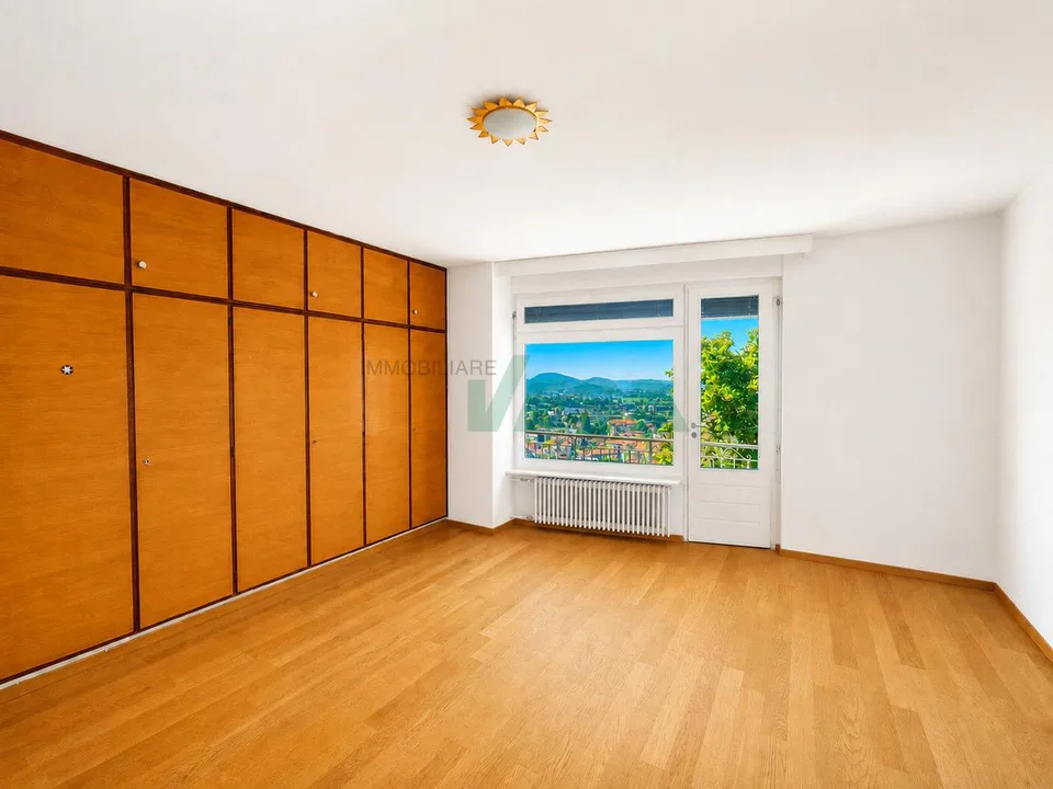 Spaziosa casa con 3 appartamenti (unibili) e con una magnifica vista – foto 8 di 18