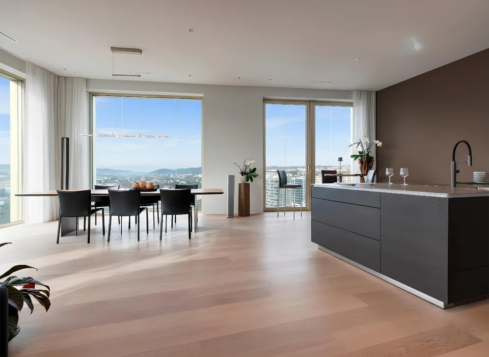 Appartamento penthouse esclusivo di 4½ locali nella torre Mobimo