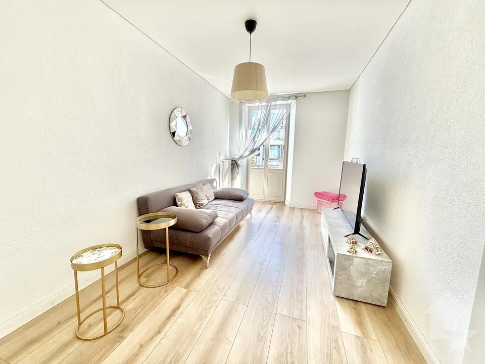 Appartement de 2.5 pièces rénové avec garage box !
