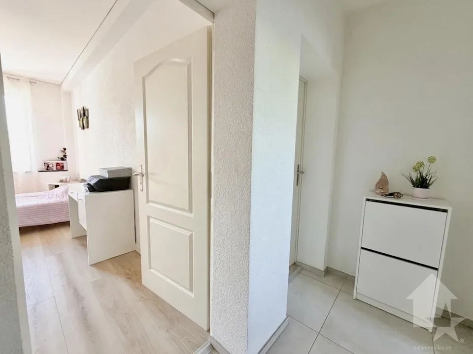 Wohnung mit 2.5 Zimmern renoviert mit Garage!