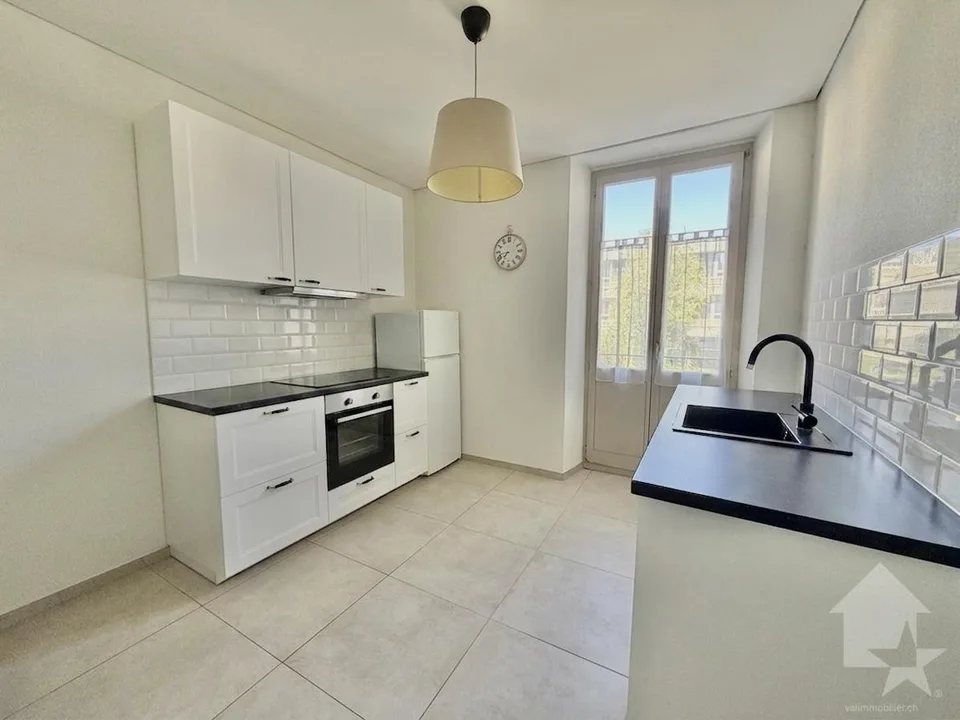 Wohnung mit 2.5 Zimmern renoviert mit Garage!