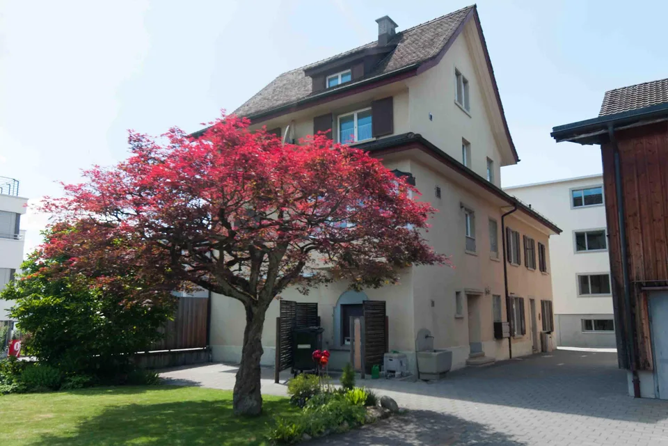 Wohnen mitten in Uster wie in einem Einfamilienhaus.