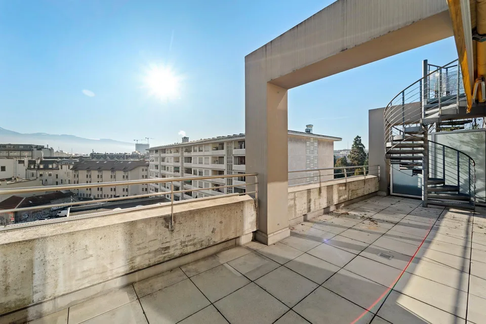 Eccezionale: attico in duplex ristrutturato di 236 m2 con rooftop! – foto 10 di 13