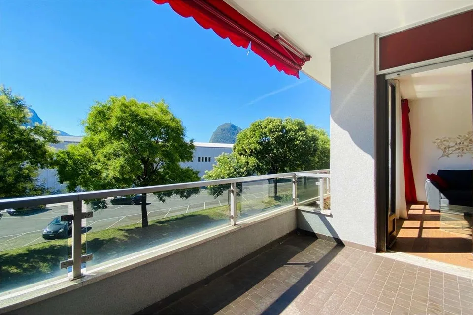 Lugano: Appartamento 2.5 locali centrale con balcone e box auto