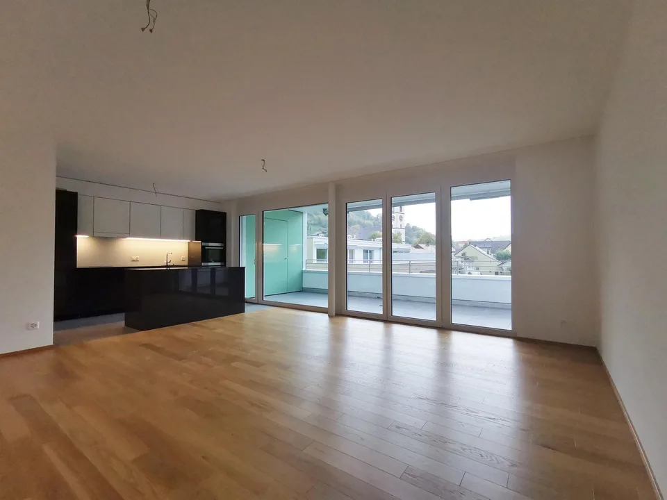 Moderne, helle 3.5-Zimmerwohnung 1.OG re / B5