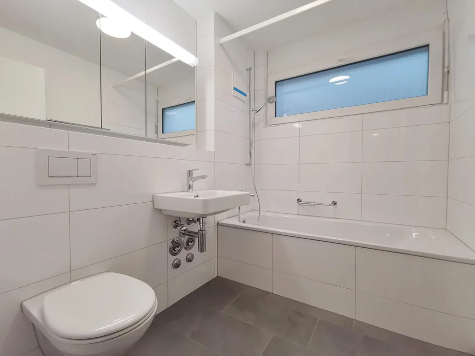 Moderne, helle 3.5-Zimmerwohnung 1.OG re / B5