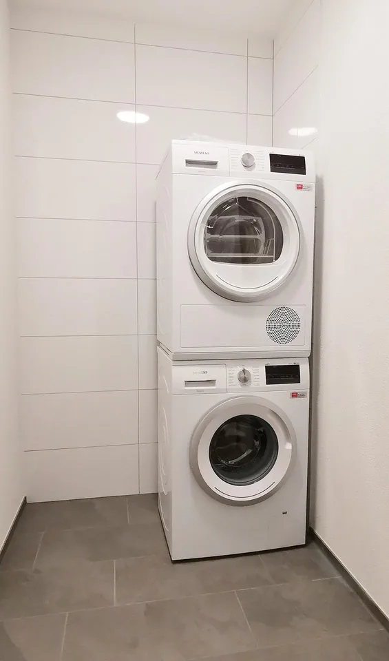 Moderne, helle 3.5-Zimmerwohnung 1.OG re / B5
