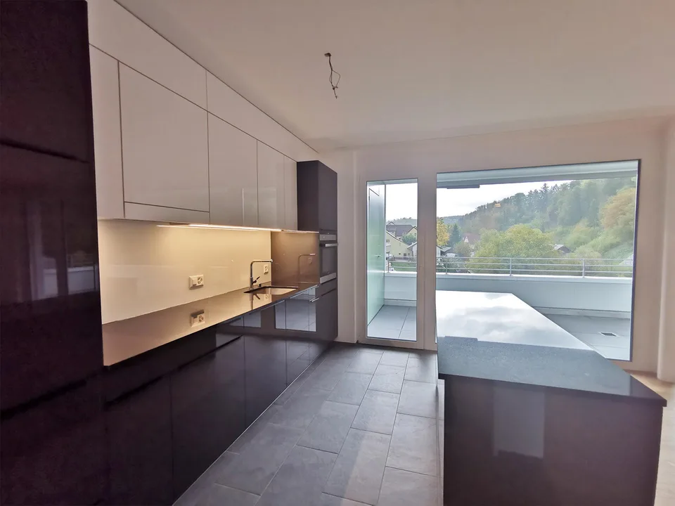 Moderne, helle 3.5-Zimmerwohnung 1.OG re / B5