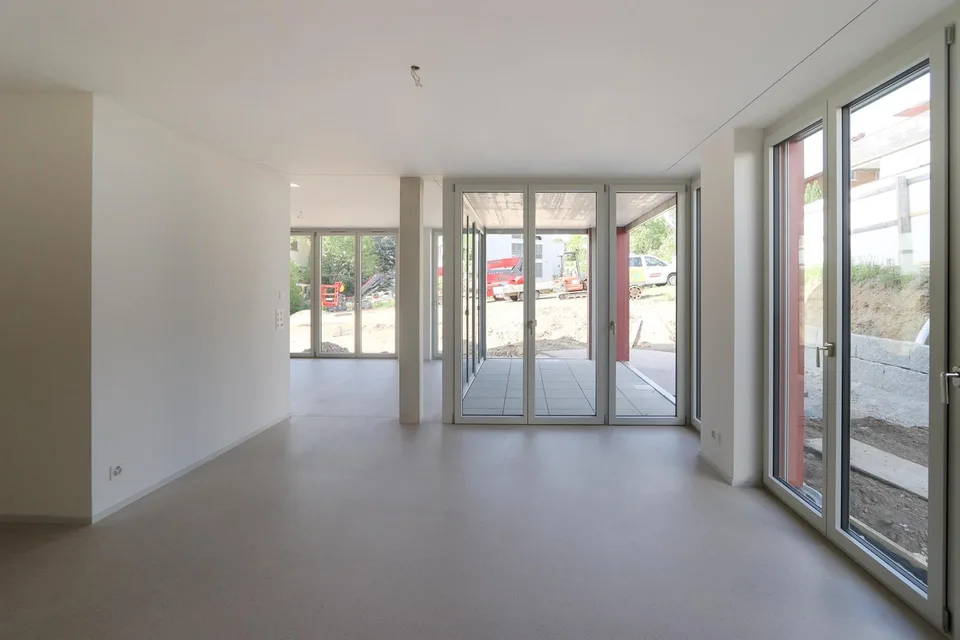 Hochwertige 4.5 Zi-Neubauwohnung im EG  zentral und naturnah gelegen