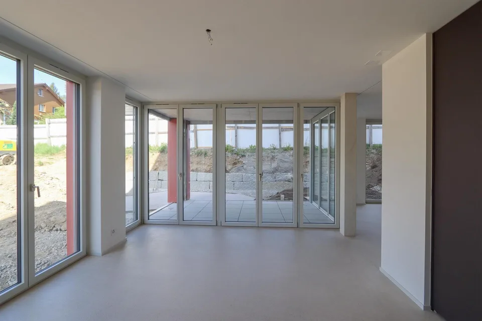 Hochwertige 4.5 Zi-Neubauwohnung im EG  zentral und naturnah gelegen