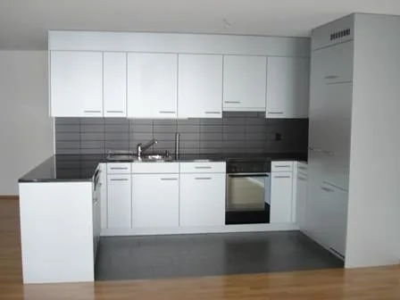 Helle, moderne, Wohnung mit sehr grossem Balkon 30.9m2