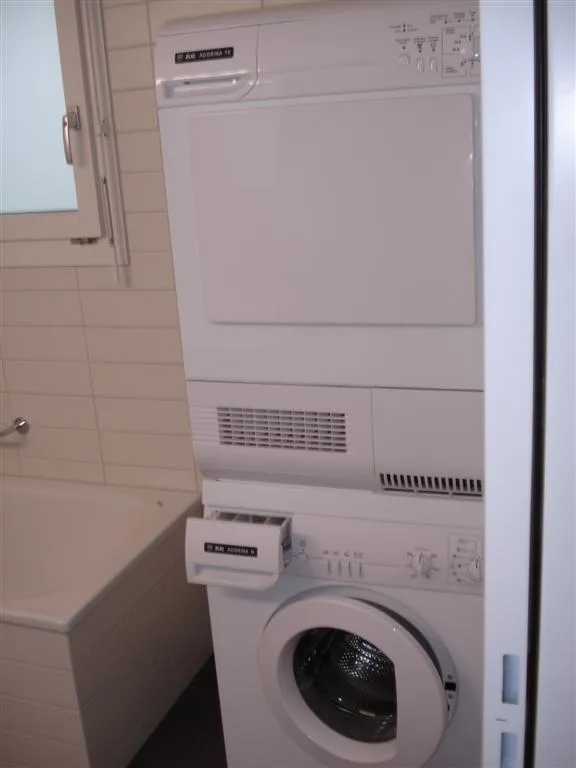 Helle, moderne, Wohnung mit sehr grossem Balkon 30.9m2