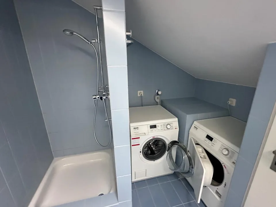 Grande appartamento mansardato in affitto immediato – foto 11 di 12
