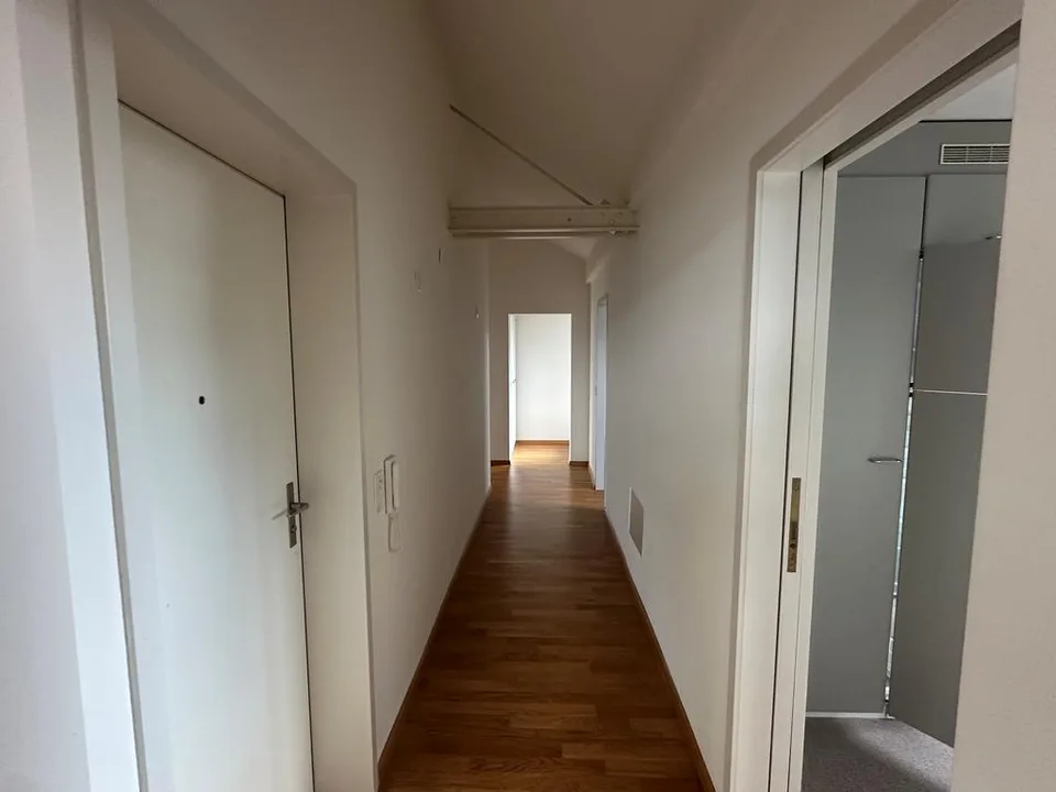 Grande appartamento mansardato in affitto immediato – foto 6 di 12