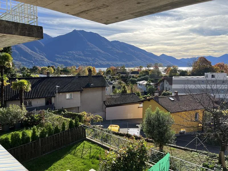 EINE TRAUMRESIDENZ MIT SEESICHT UND KLEINEM GARTEN