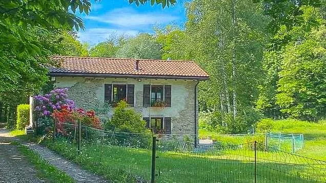 Bellissimo rustico secondario con grande terreno
