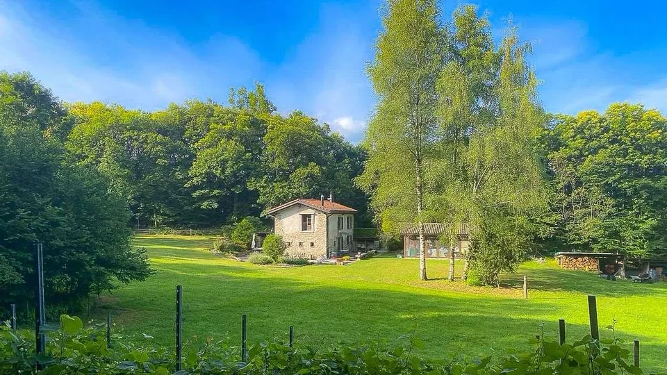 Bellissimo rustico secondario con grande terreno