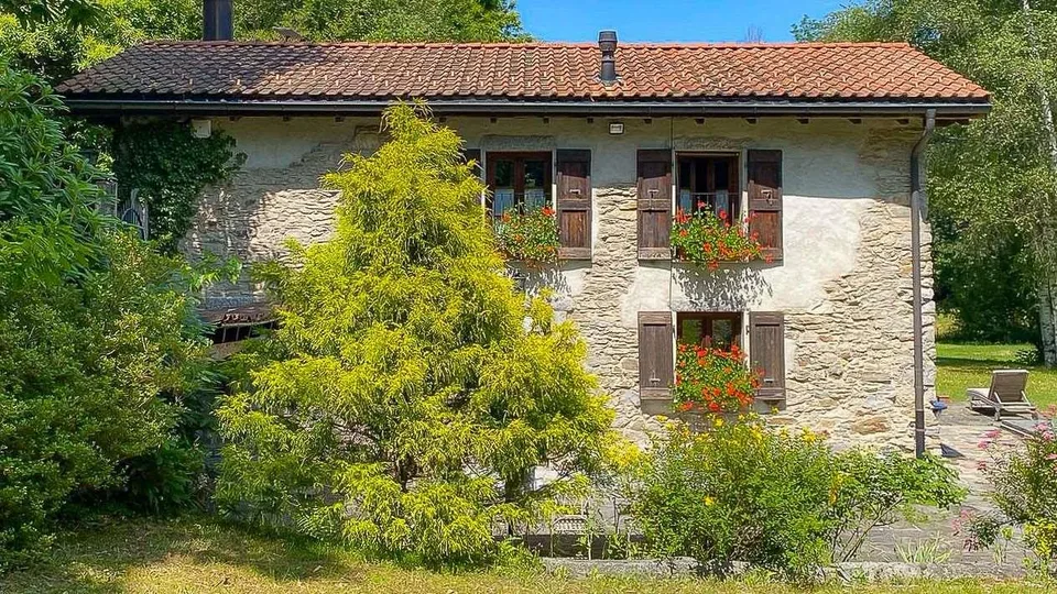 Bellissimo rustico secondario con grande terreno