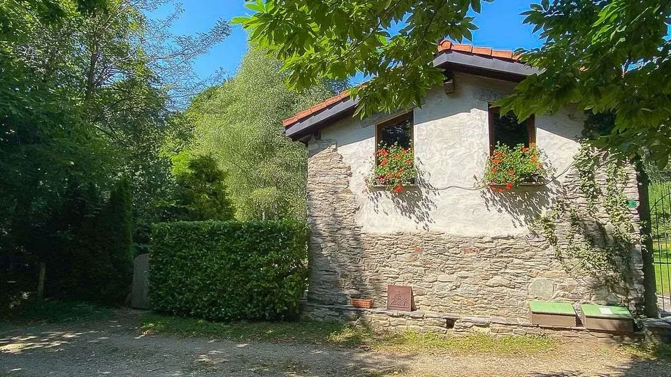 Bellissimo rustico secondario con grande terreno