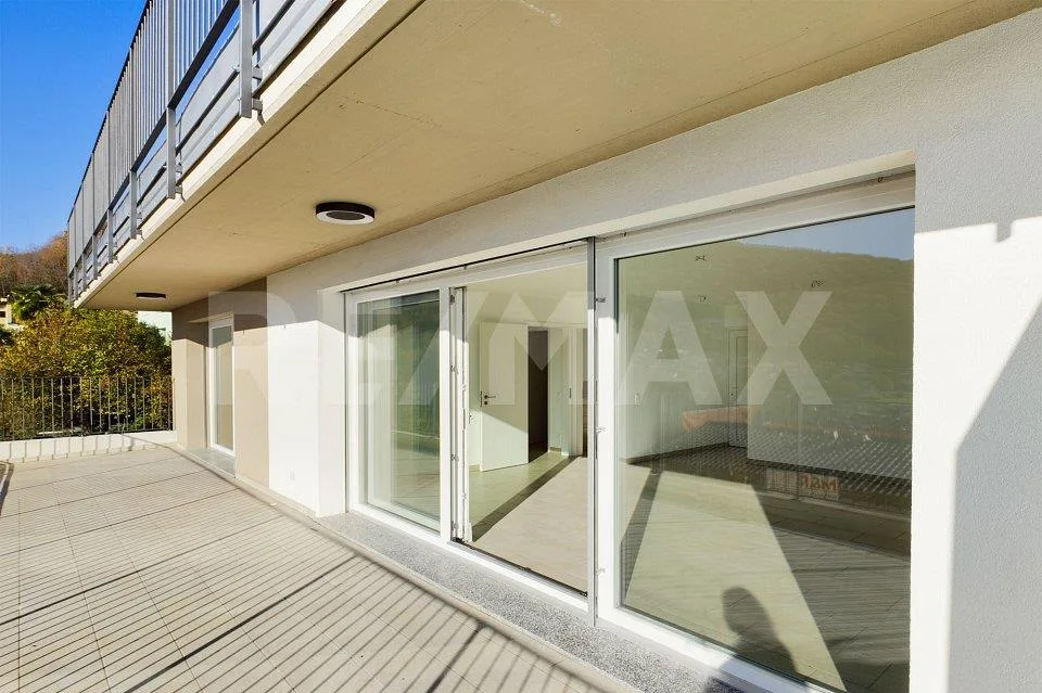 NEGGIO (VIC. VERNATE): Luminoso e moderno appartamento con terrazza...