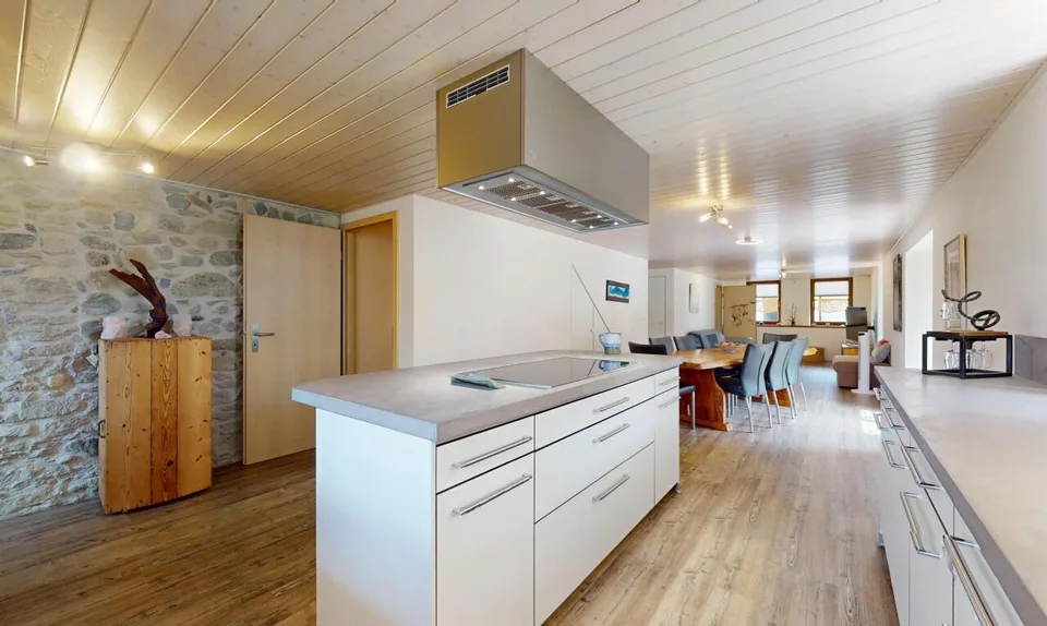 Rare for sale: Family home with carport!