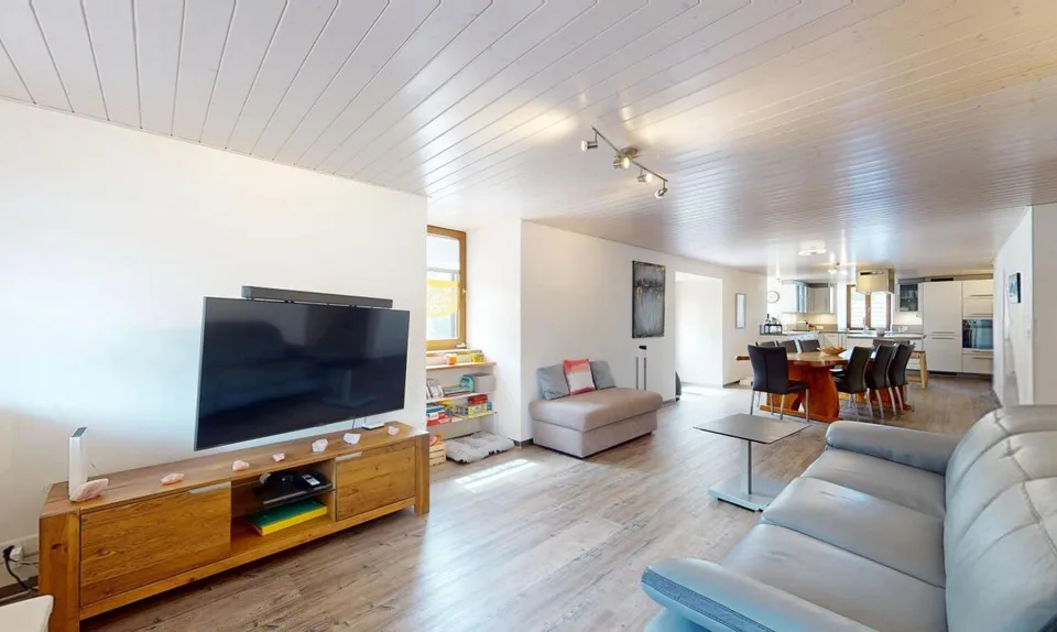 Rare for sale: Family home with carport!