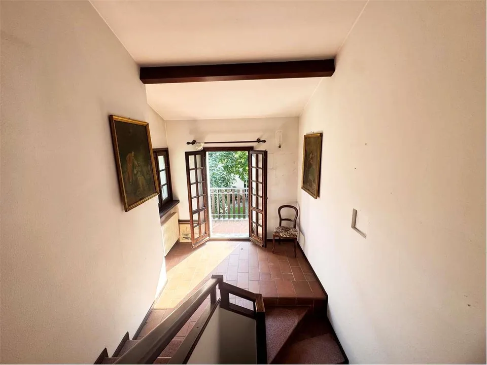 Villa fascinante à rénover immergée dans le vert à Novazzano